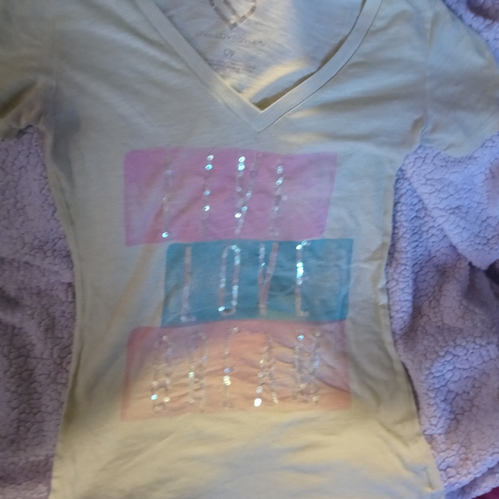 Tee Live Love Dream sparkles on letters